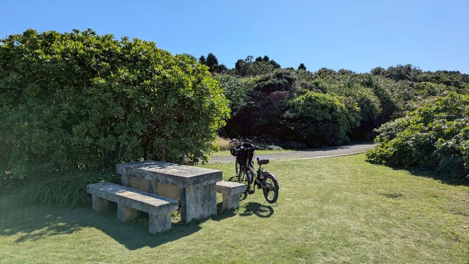 南城市久高島のロマンスロードを通っていると出てくる休憩所